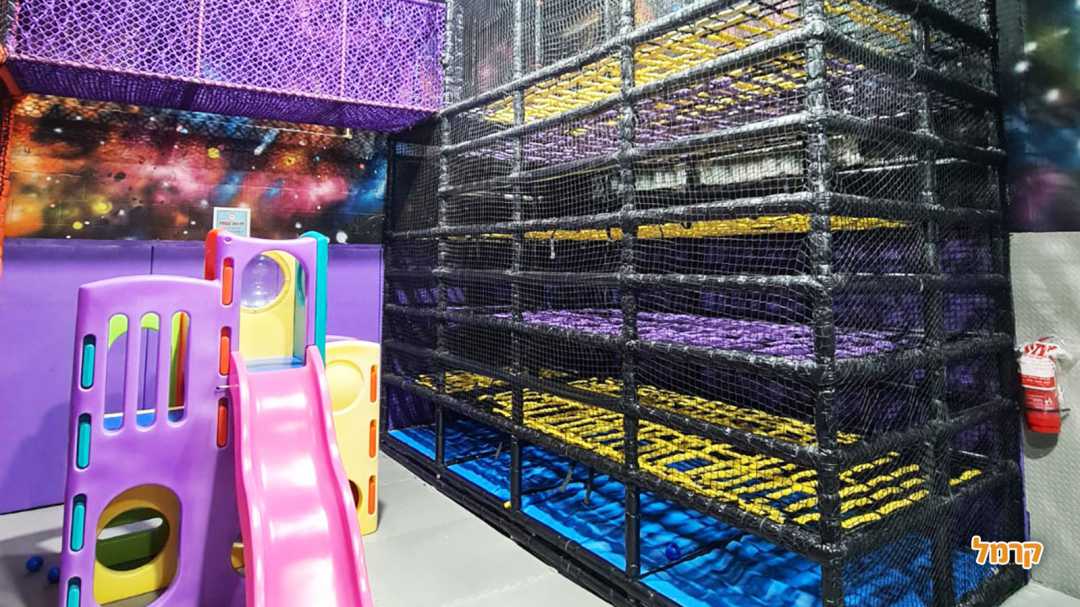 מגלשה ומגדל טיפוס