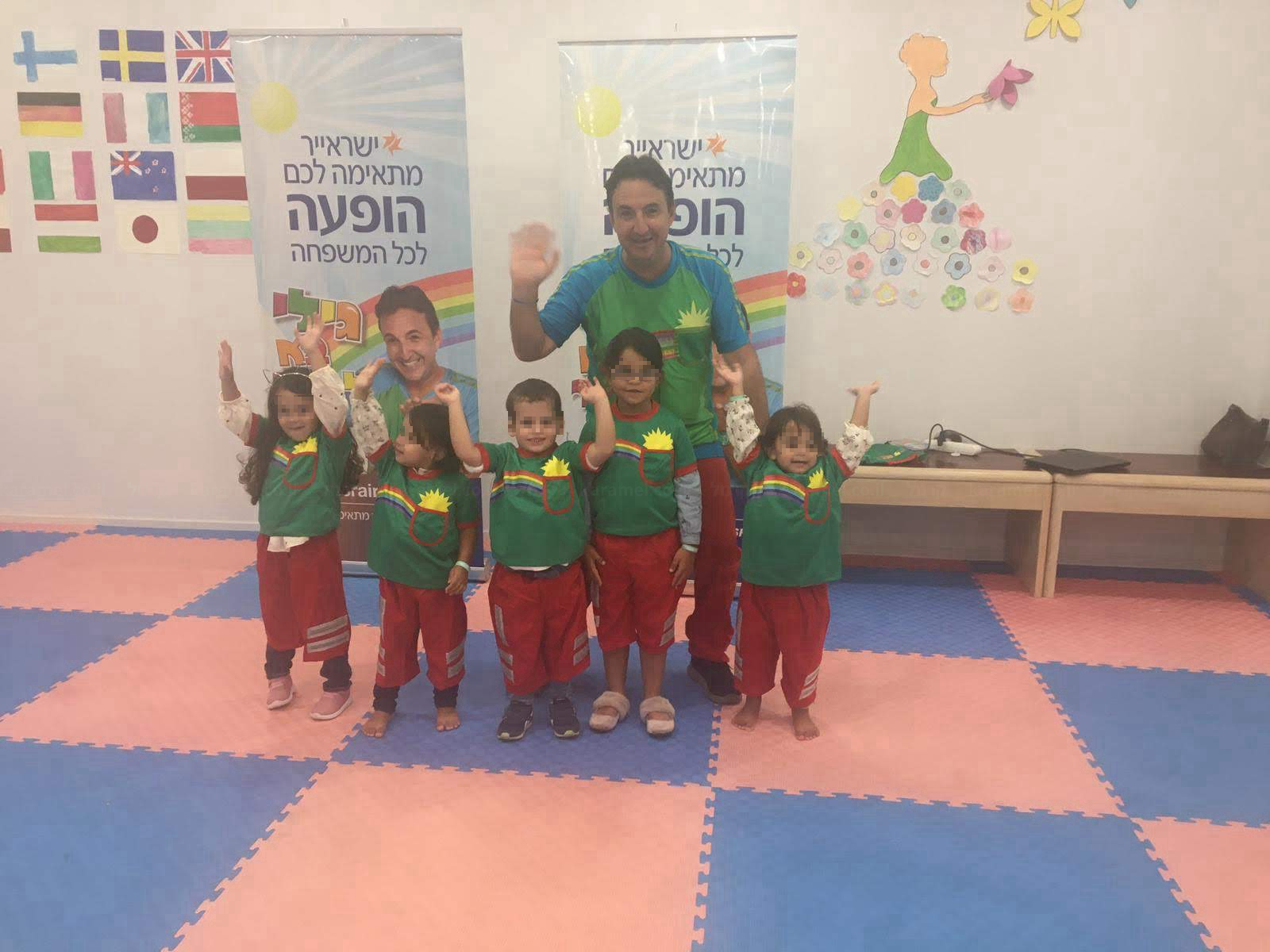גילי בא לבקר - 073-7612335