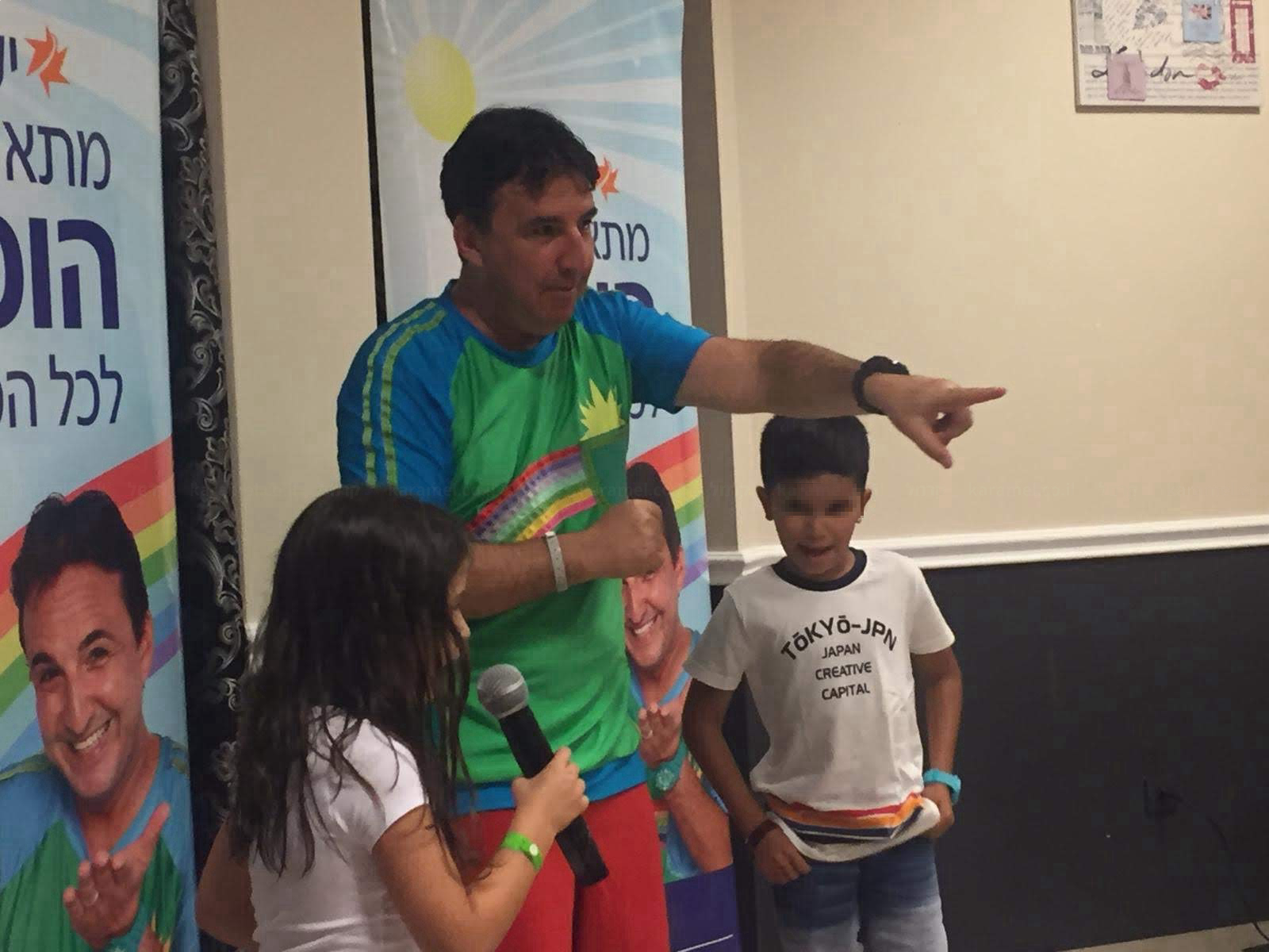 גילי בא לבקר - 073-7612335