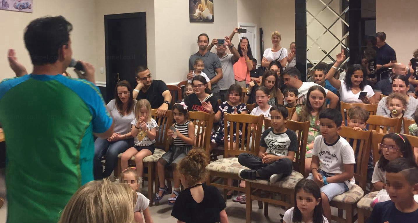 גילי בא לבקר - 073-7612335
