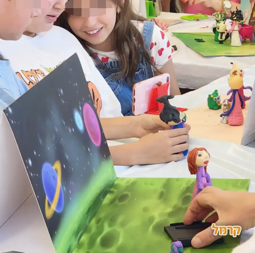מפסלים מצלמים ויוצרים סרטים