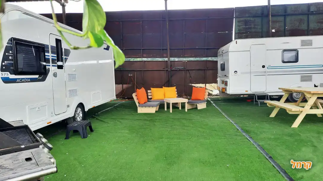 מתחם קראוונים מפנק ללינה חווייתית