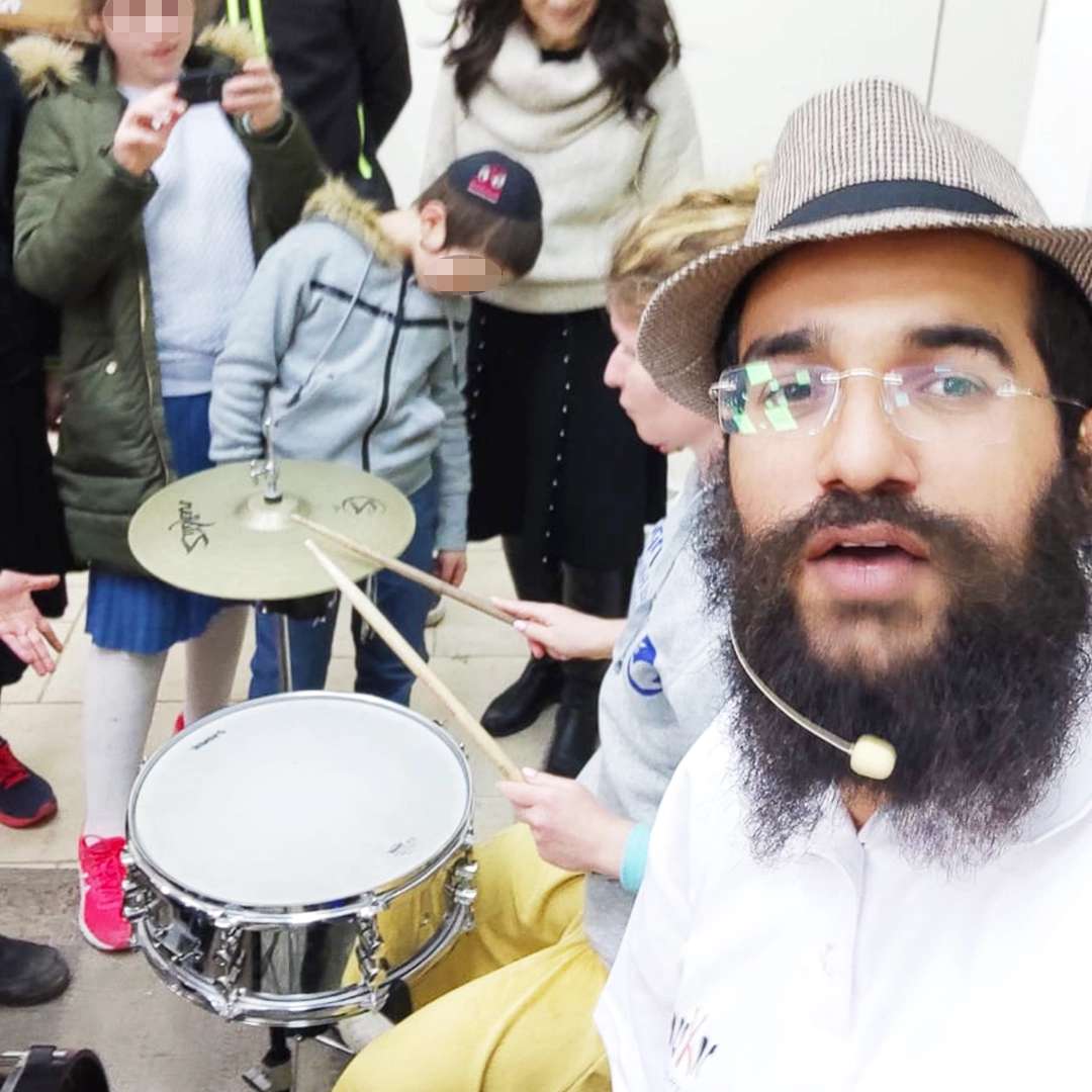 סדנאות קצב ותיפוף עם שניאור סדנאות קצב ותיפוף עם שניאור