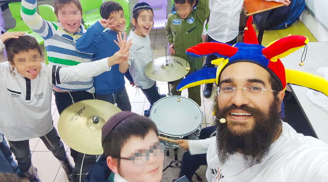 סדנאות קצב ותיפוף עם שניאור סדנאות קצב ותיפוף עם שניאור