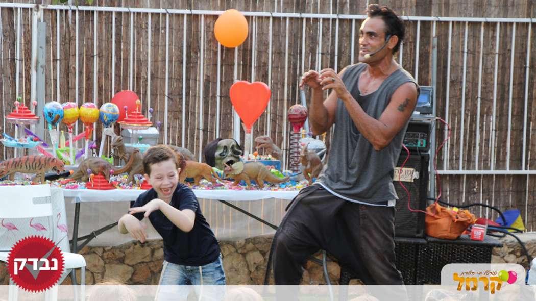 יובלדת בסטנדאפ מצחיק בטירוף