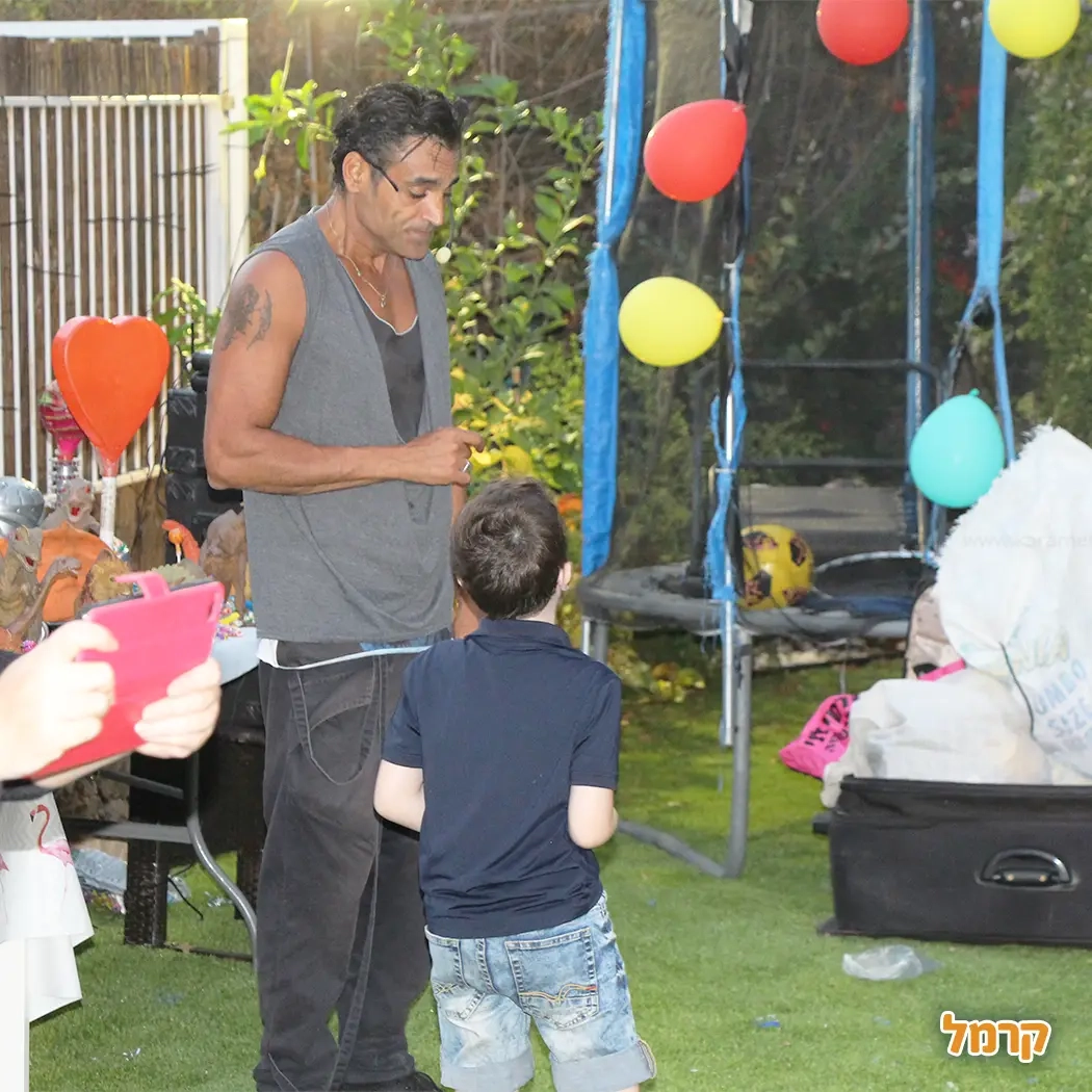 יובלדת - סטנדאפ וקיוסק הממתקים - 073-7576368