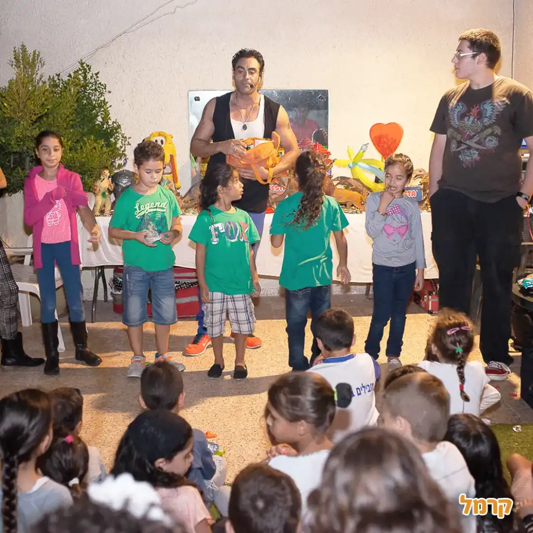 יובלדת בסטנדאפ מצחיק בטירוף