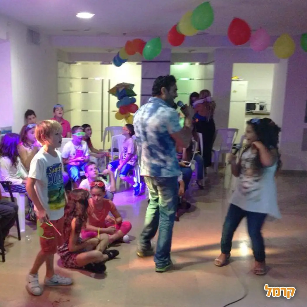 יובלדת - סטנדאפ וקיוסק הממתקים - 073-7576368