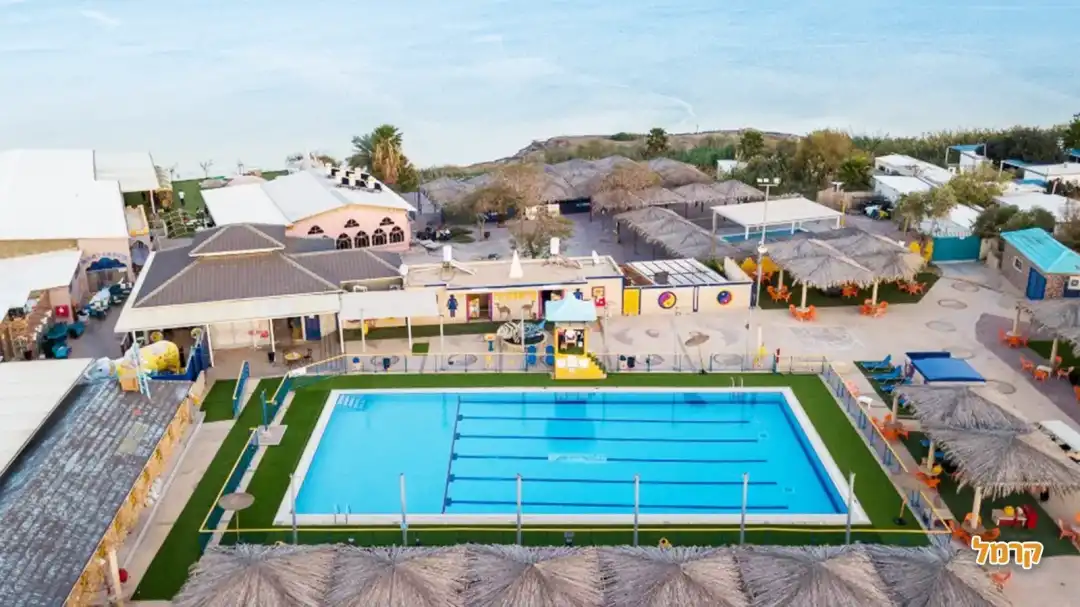 בריכה ענקיץ ומהנה