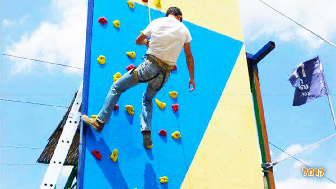 קיר הטיפוס של רפטינג נהר הירדן