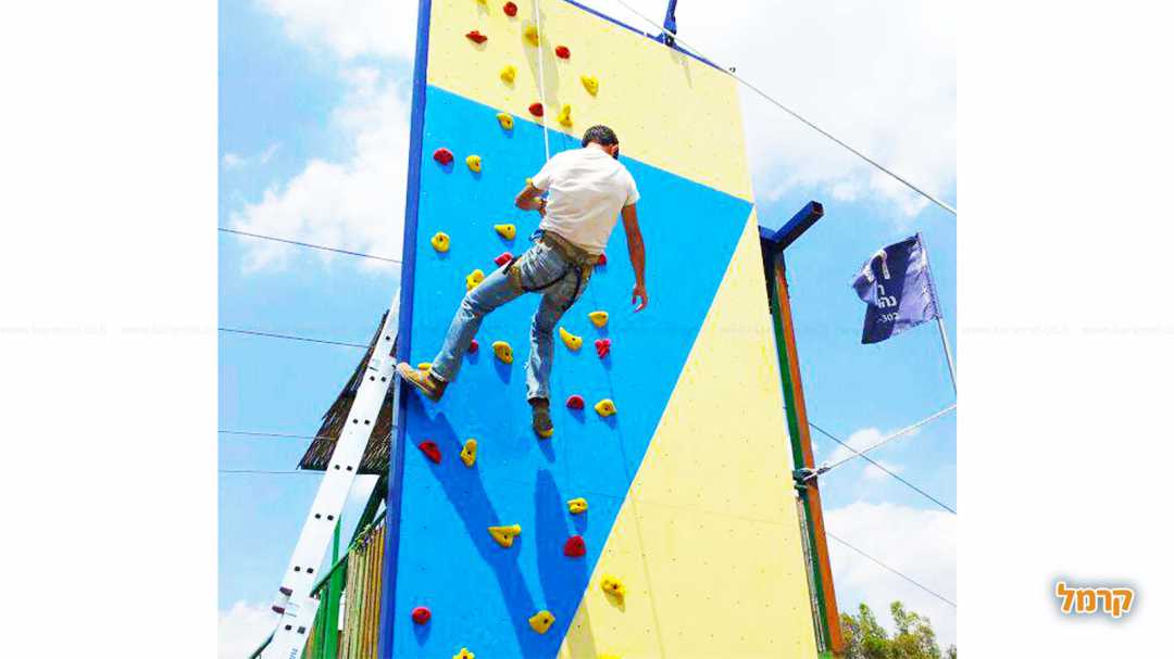 קיר הטיפוס של רפטינג נהר הירדן