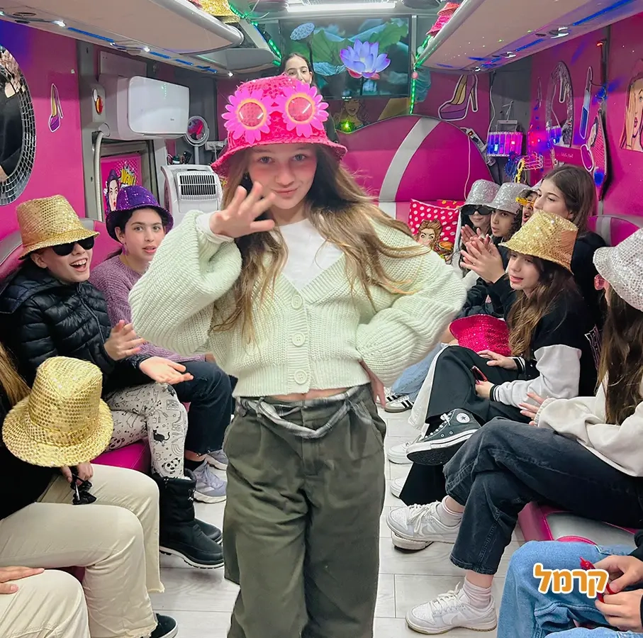 חוגגות באוטובוס - מסיבת הכל כלול - 073-7823006