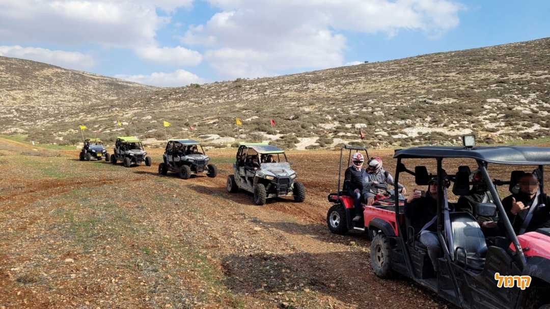 חוויה מגבשת בטרקטורוני אלון מורה