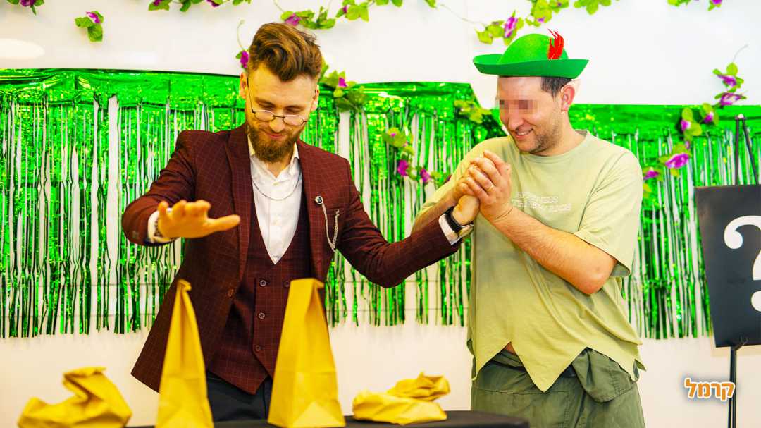 דור אנגל במופע אמנות חושים מטורף