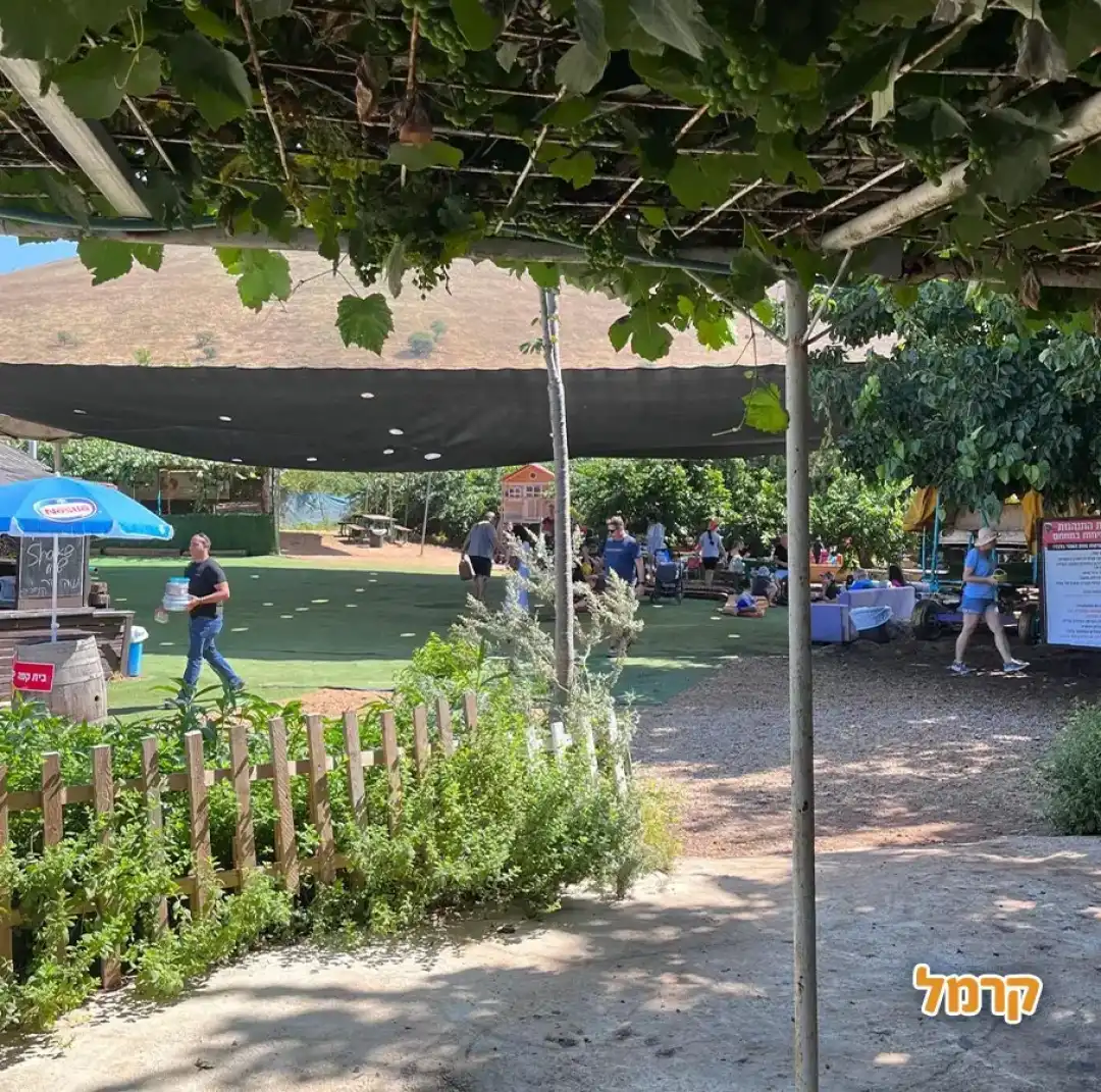 מקום ישיבה מסודר ומוצלל