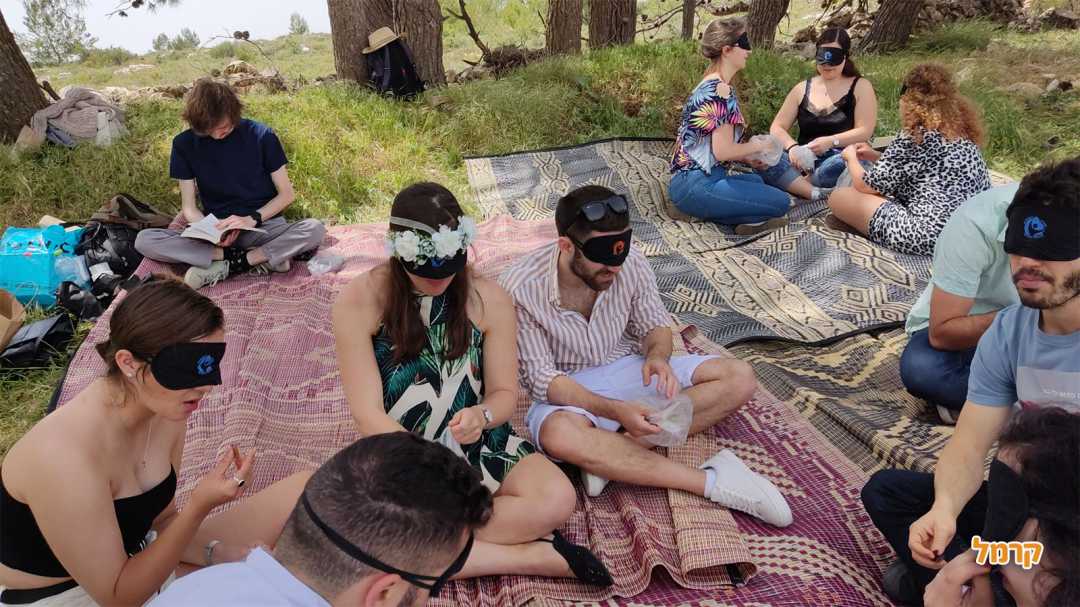 גיבוש קבוצתי בחוויית חושים מיוחדת