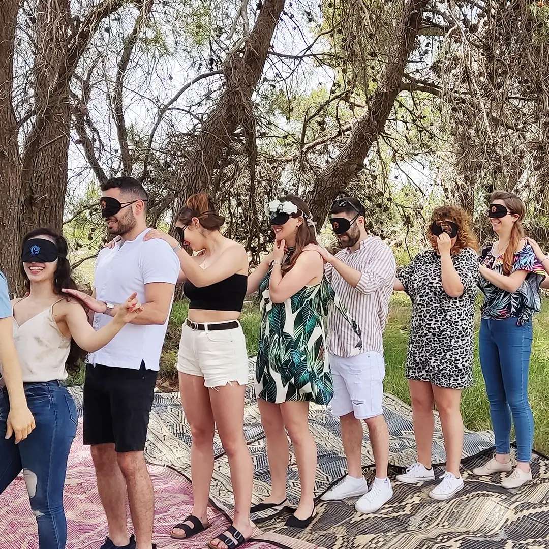גיבוש קבוצתי בחוויית חושים מיוחדת גיבוש קבוצתי בחוויית חושים מיוחדת