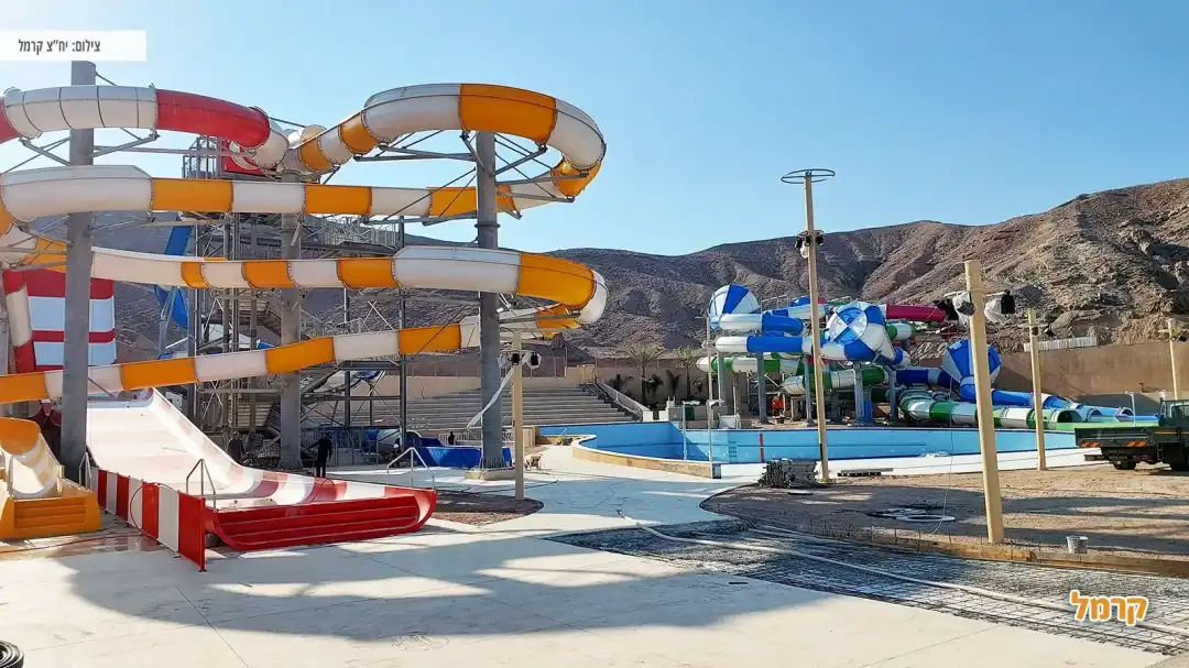 מגלשות בפארק המים ווטרלנד בתהליך בנייה