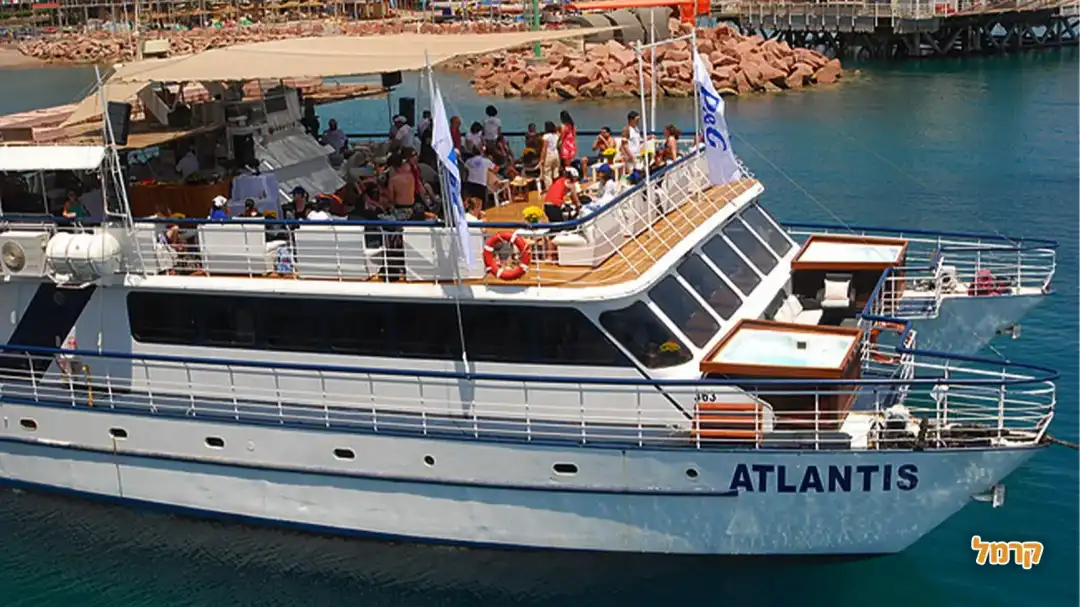 נהנים בספינת קפטן פיליפ