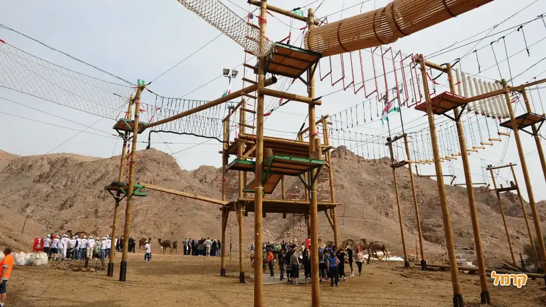 מגוון מתקני חבלים