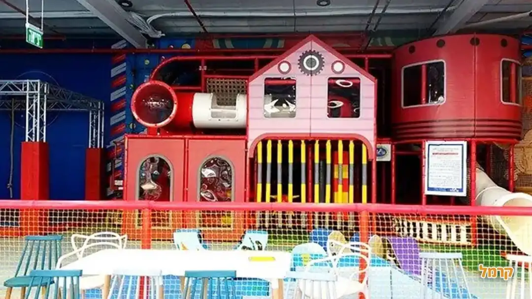 מתקן בית ענק ומדליק