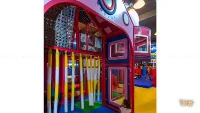 כניסה למתקן רב מרחב