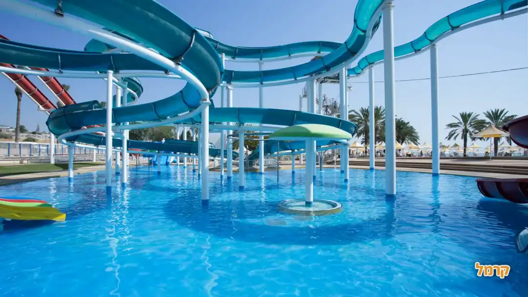 בריכה לקטנים וגדולים