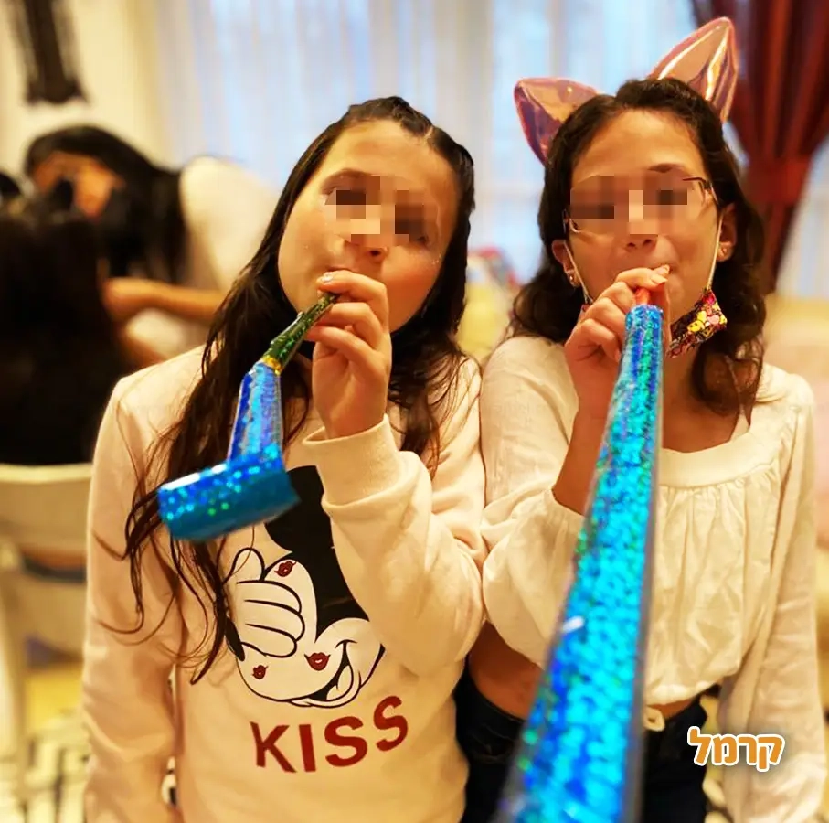 בנות חוגגות בסטייל אחר - 073-7581912