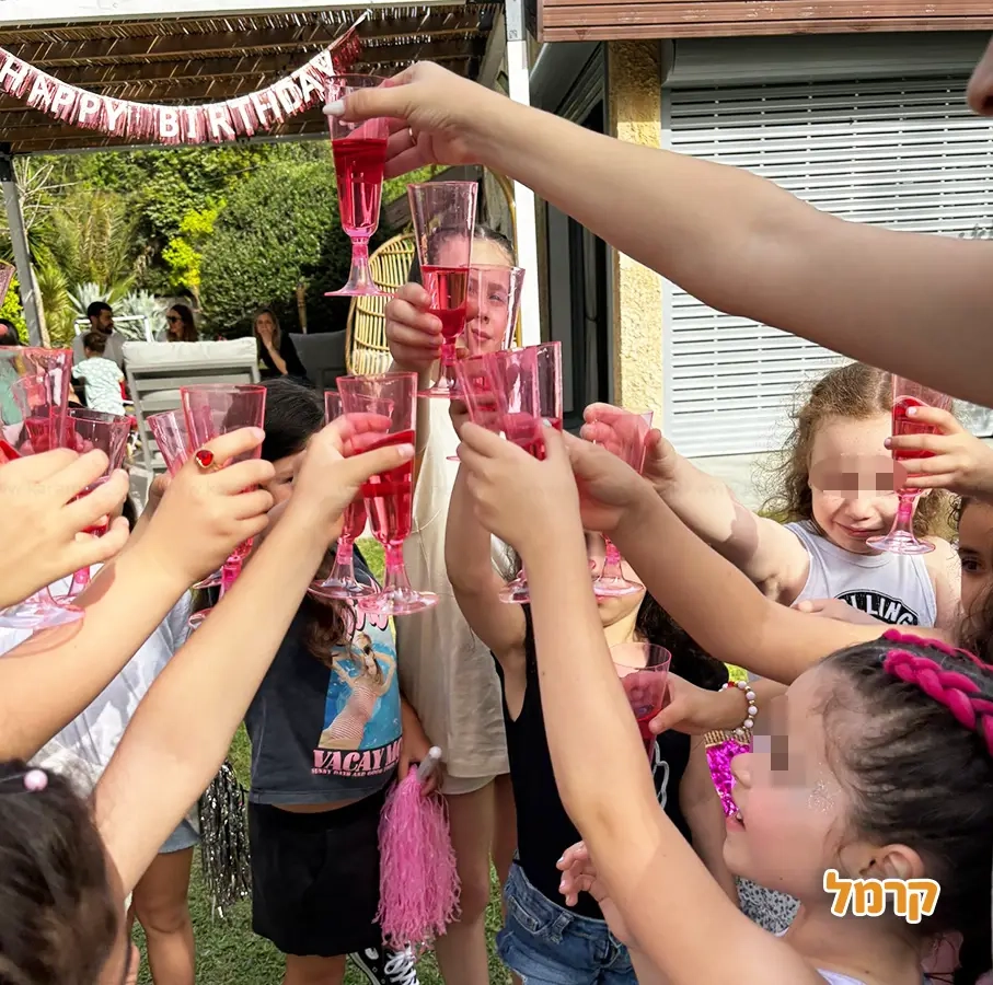 בנות חוגגות בסטייל אחר - 073-7581912