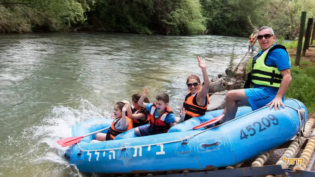 יורדים לנהר