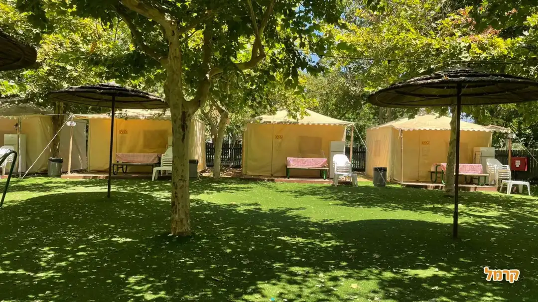 אירוח וקמפינג בקייקי כפר בלום