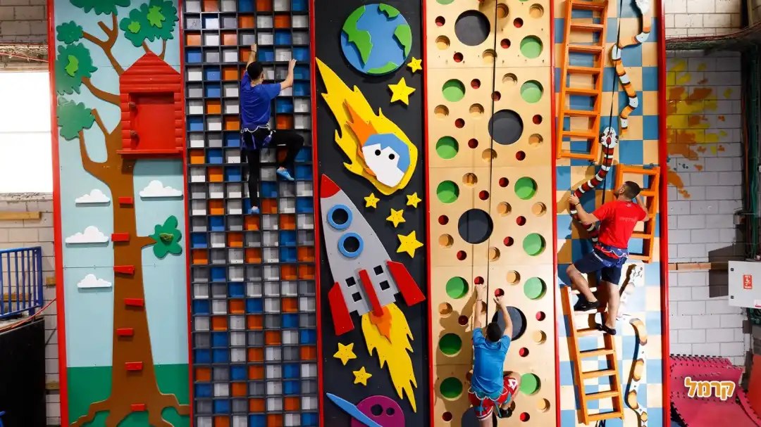 קיר טיפוס מקורי לילדים