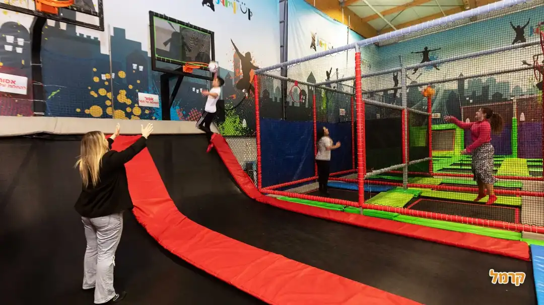 מתחם כדורסל