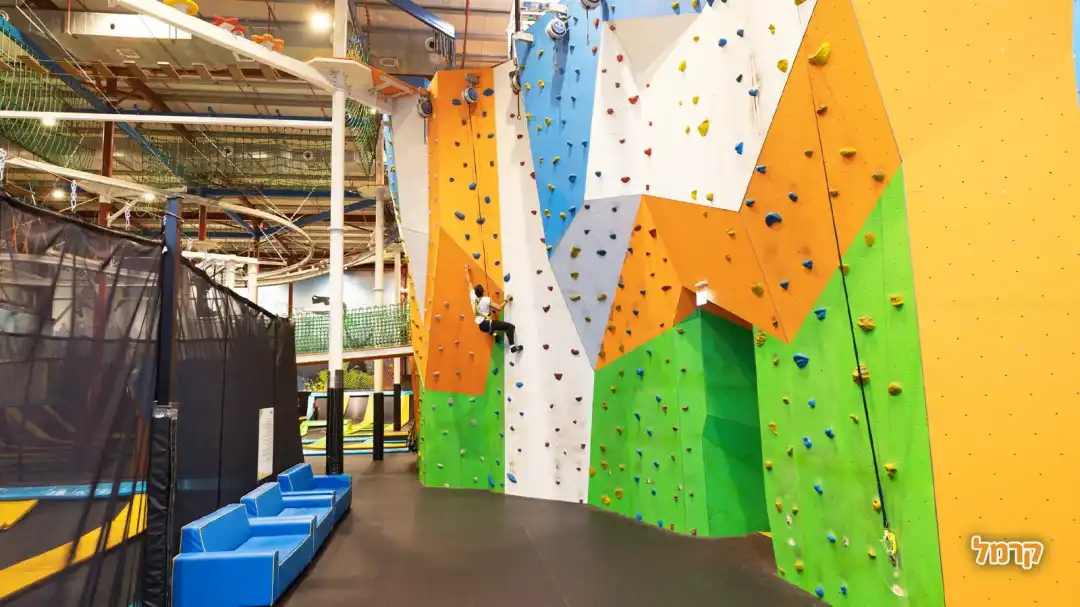 קיר טיפוס ענק