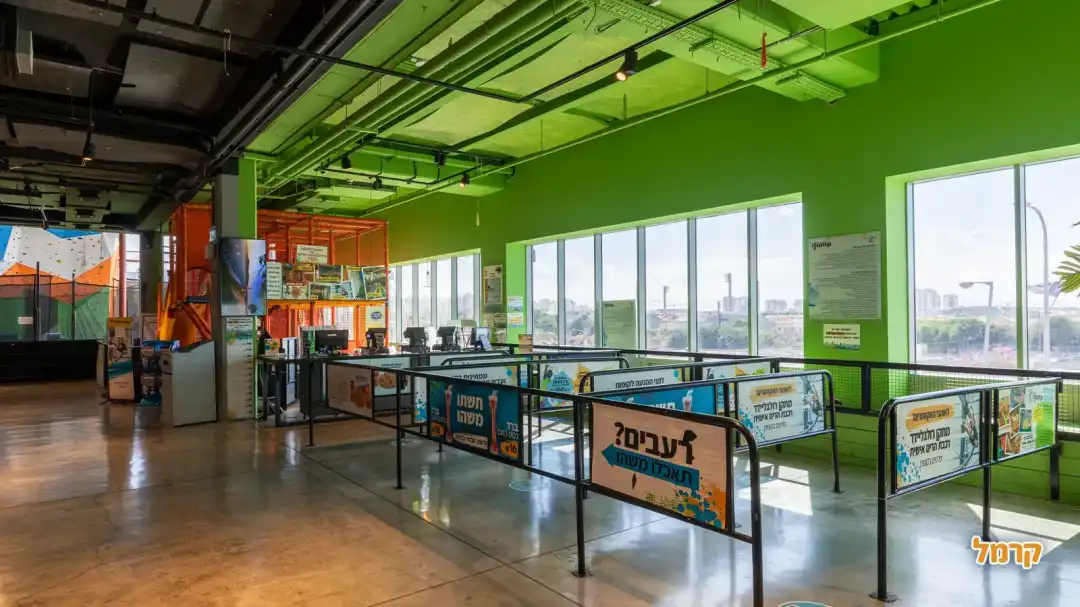 הכניסה לסניף