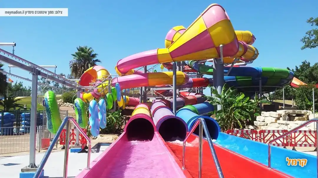 מגלשות מנהרה צבעוניות במימדיון.