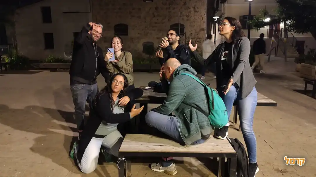 באמצע פעילות