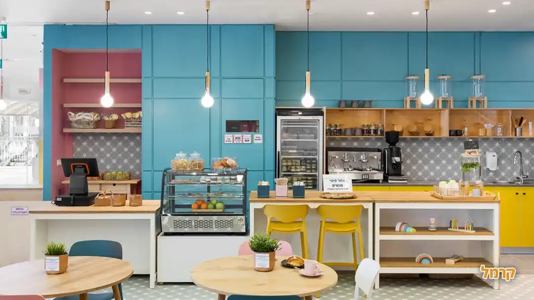 חלל ישיבה בקפיטריה