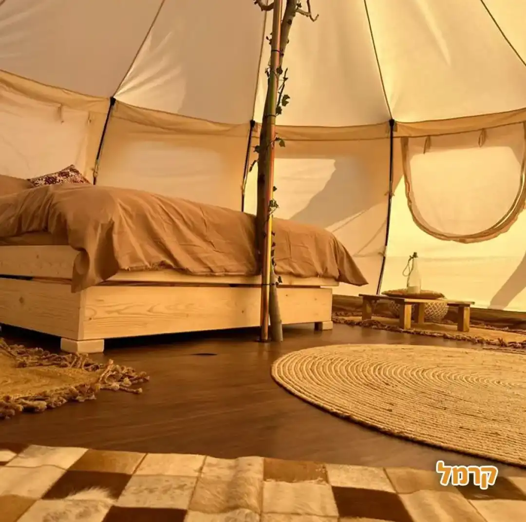 מבט בתוך האוהל