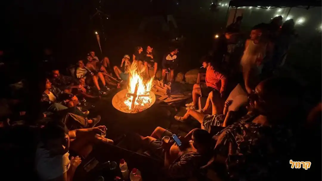 בילוי לילי סביב המדורה