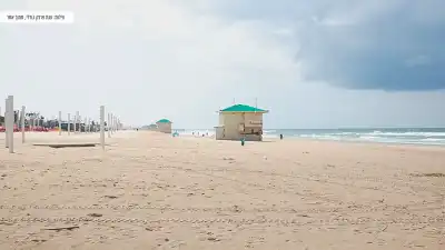 חוף ים ליד הטיילת חוף ים ליד הטיילת