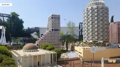 מיצג מוקטן של בית הכנסת הגדול מיצג מוקטן של בית הכנסת הגדול