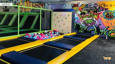 הבילוי האולטימטיבי  עם מתחם קוביות ספוג הבילוי האולטימטיבי  עם מתחם קוביות ספוג