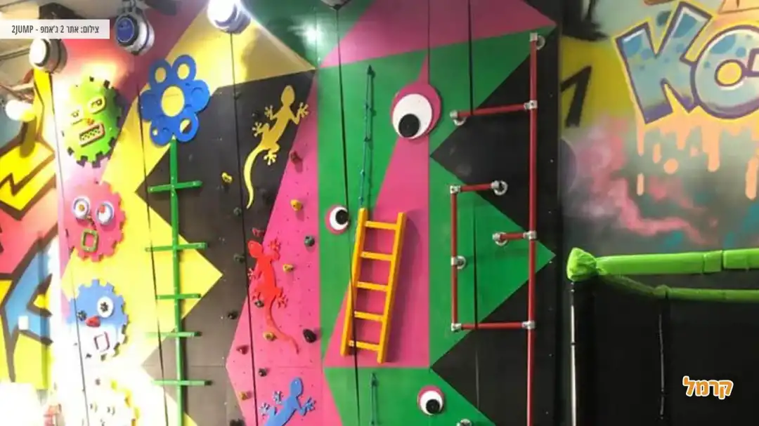מתחם טרמפולינות מדליק בכפר סבא