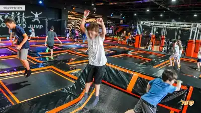 מתחם טרמפולינות ענק