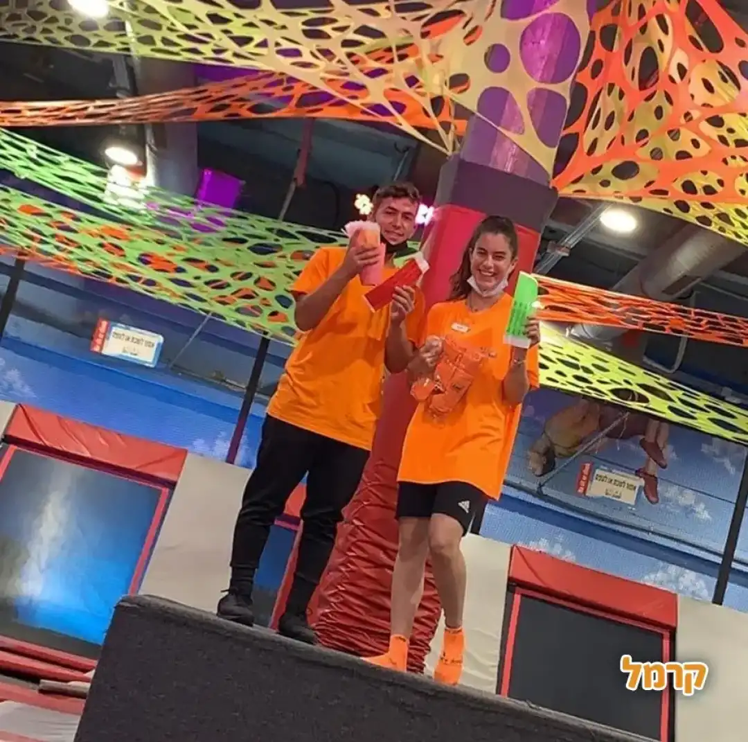 עובדים של המקום