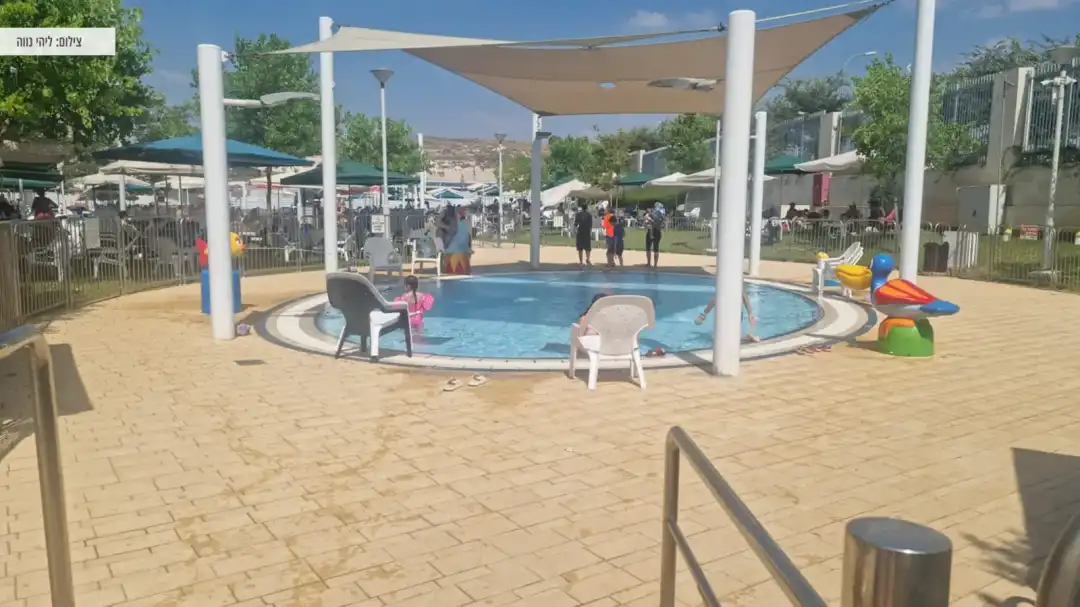 בריכה קטנה ומקורה לתינוקות