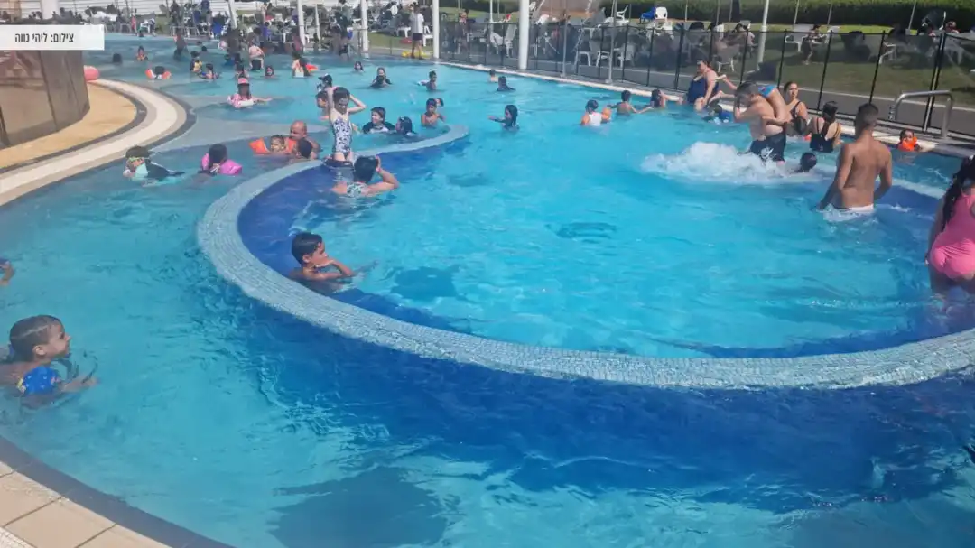 בריכה לא מקורה לכל גיל