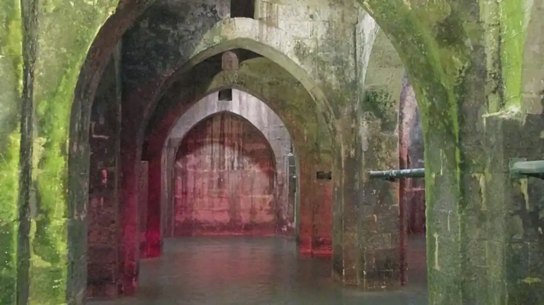 בריכת הקשתות העתיקה לחוויה מיוחדת