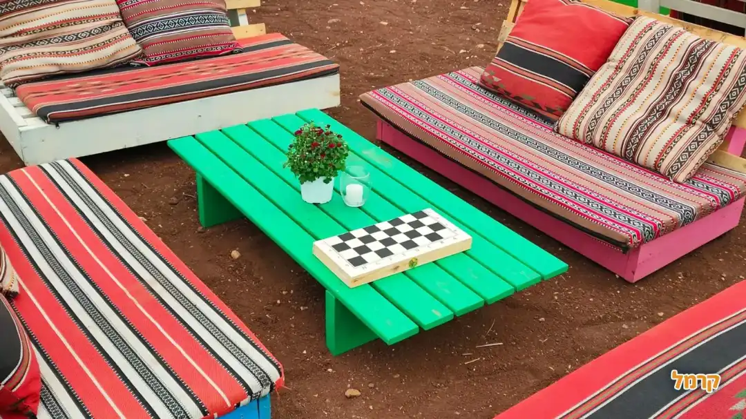 פינות ישיבה עם שש בש